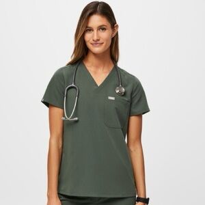 FIGS Catarina One-Pocket Scrub Top – Women’s Medium